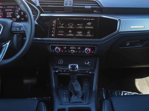 New 2025 Audi Q3 2.0T Premium image 18