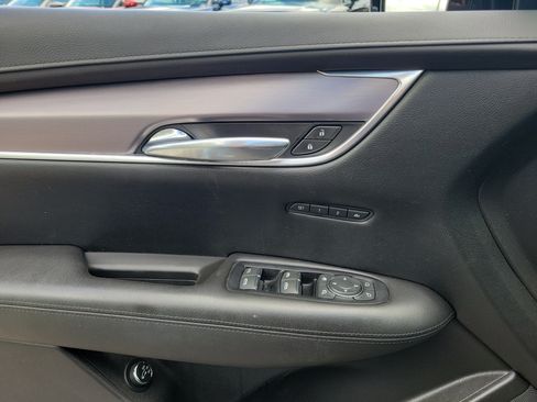Used 2017 Cadillac XT5 Luxury w/ Driver Awareness Package FWD image 17