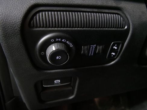 Used 2022 Jeep Wagoneer Series III w/ Rear Seat Video Group 1 AWD/4WD image 18