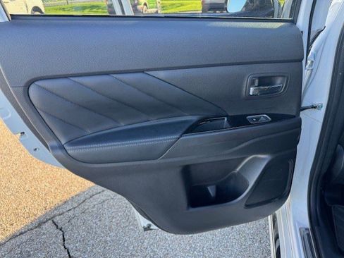 Used 2021 Mitsubishi Outlander SEL AWD/4WD image 23