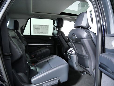 New 2025 Lincoln Navigator L Reserve image 13