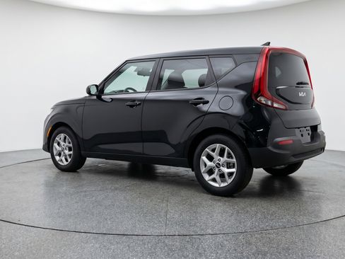 Used 2025 Kia Soul LX w/ LX Technology Package FWD image 6