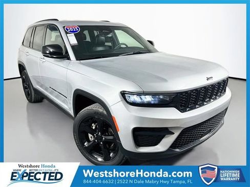 Used 2025 Jeep Grand Cherokee Altitude AWD/4WD image 1