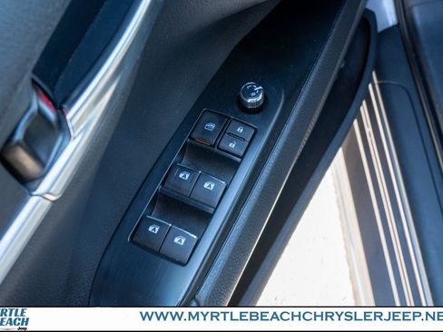 Used 2020 Toyota Camry XSE image 16