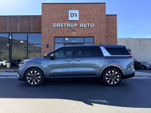 Used 2022 Kia Carnival EX image 4