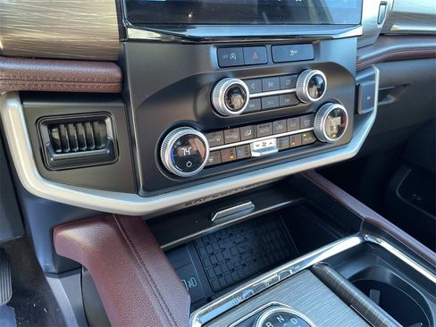 Used 2023 Ford Expedition Limited image 22