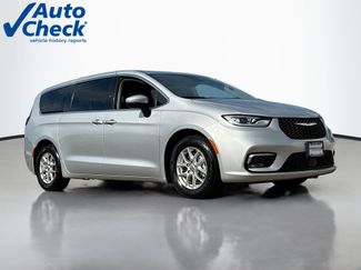 Used 2023 Chrysler Pacifica Touring-L FWD video 1