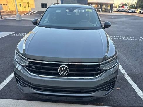 Used 2023 Volkswagen Tiguan SE R-Line AWD/4WD image 2