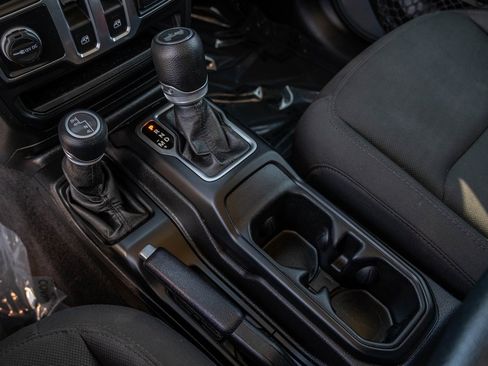 Used 2020 Jeep Wrangler Sport image 18