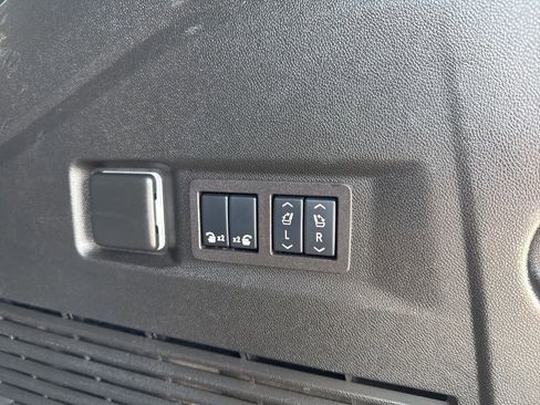 Used 2024 Chevrolet Tahoe Premier AWD/4WD image 8