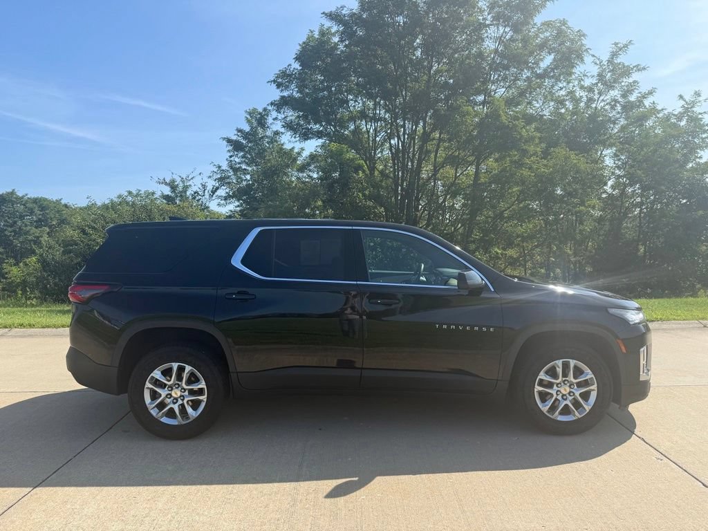 Used 2023 Chevrolet Traverse LS AWD/4WD image 2
