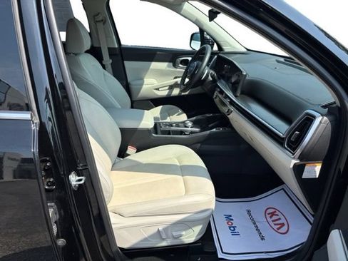 Certified 2025 Kia Sorento EX AWD/4WD image 11