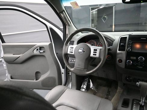 Used 2014 Nissan Frontier SL w/ SL Moonroof Package AWD/4WD image 21