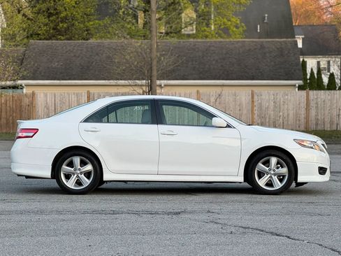 Used 2011 Toyota Camry SE w/ Sport Leather Pkg image 5