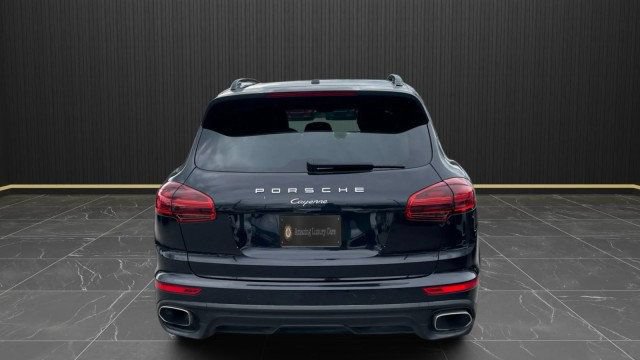 Used 2017 Porsche Cayenne AWD/4WD image 7