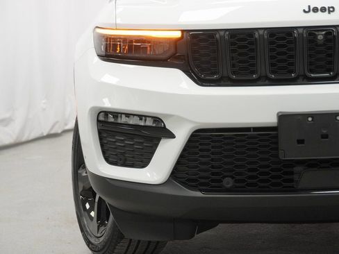 Used 2023 Jeep Grand Cherokee Limited w/ Luxury Tech Group II image 6