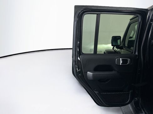 Used 2021 Jeep Wrangler Unlimited Sahara AWD/4WD image 27