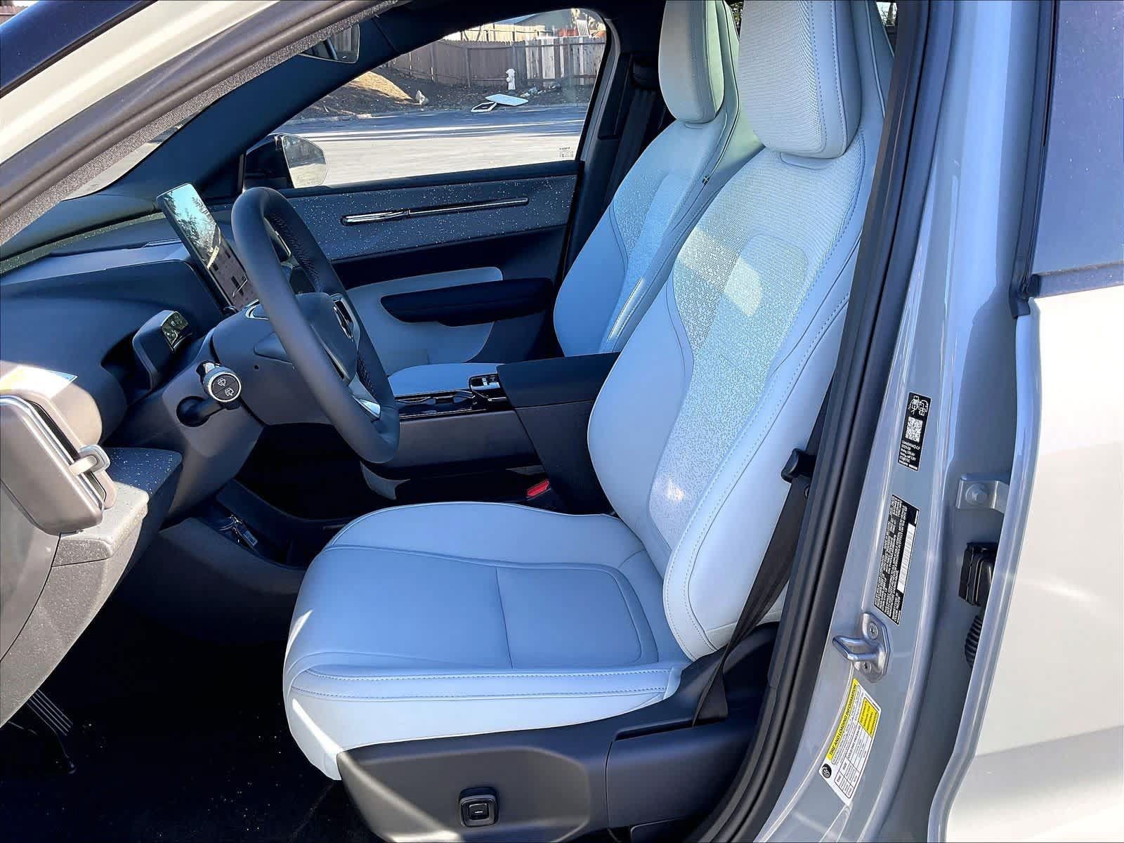 New 2025 Volvo EX30 Ultra w/ Protection Package Premier AWD/4WD image 11