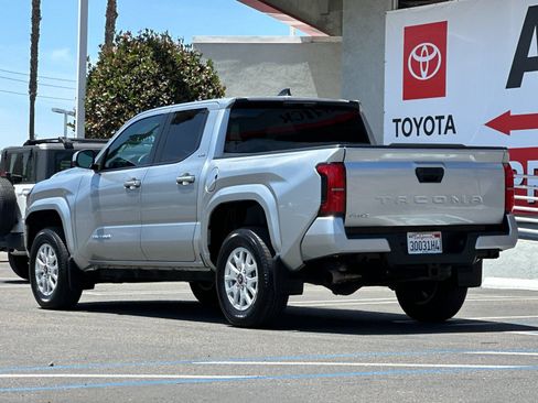 Used 2025 Toyota Tacoma SR5 AWD/4WD image 3