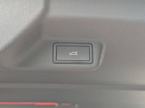 Used 2025 Volkswagen ID. Buzz Pro S Plus RWD image 21