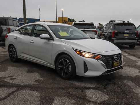 Used 2025 Nissan Sentra SV FWD image 3