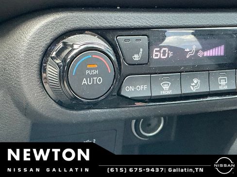 Used 2024 Nissan Kicks SR w/ SR Premium Package FWD image 17