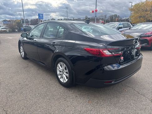 Used 2025 Toyota Camry LE w/ Convenience Package image 5
