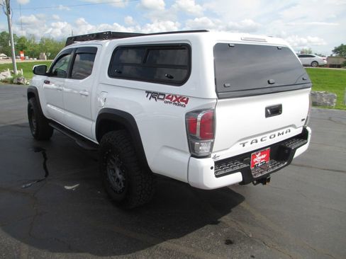 Used 2020 Toyota Tacoma TRD Off-Road AWD/4WD image 7