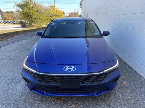 Used 2025 Hyundai Elantra SE image 3