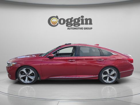 Used 2018 Honda Accord Touring image 2