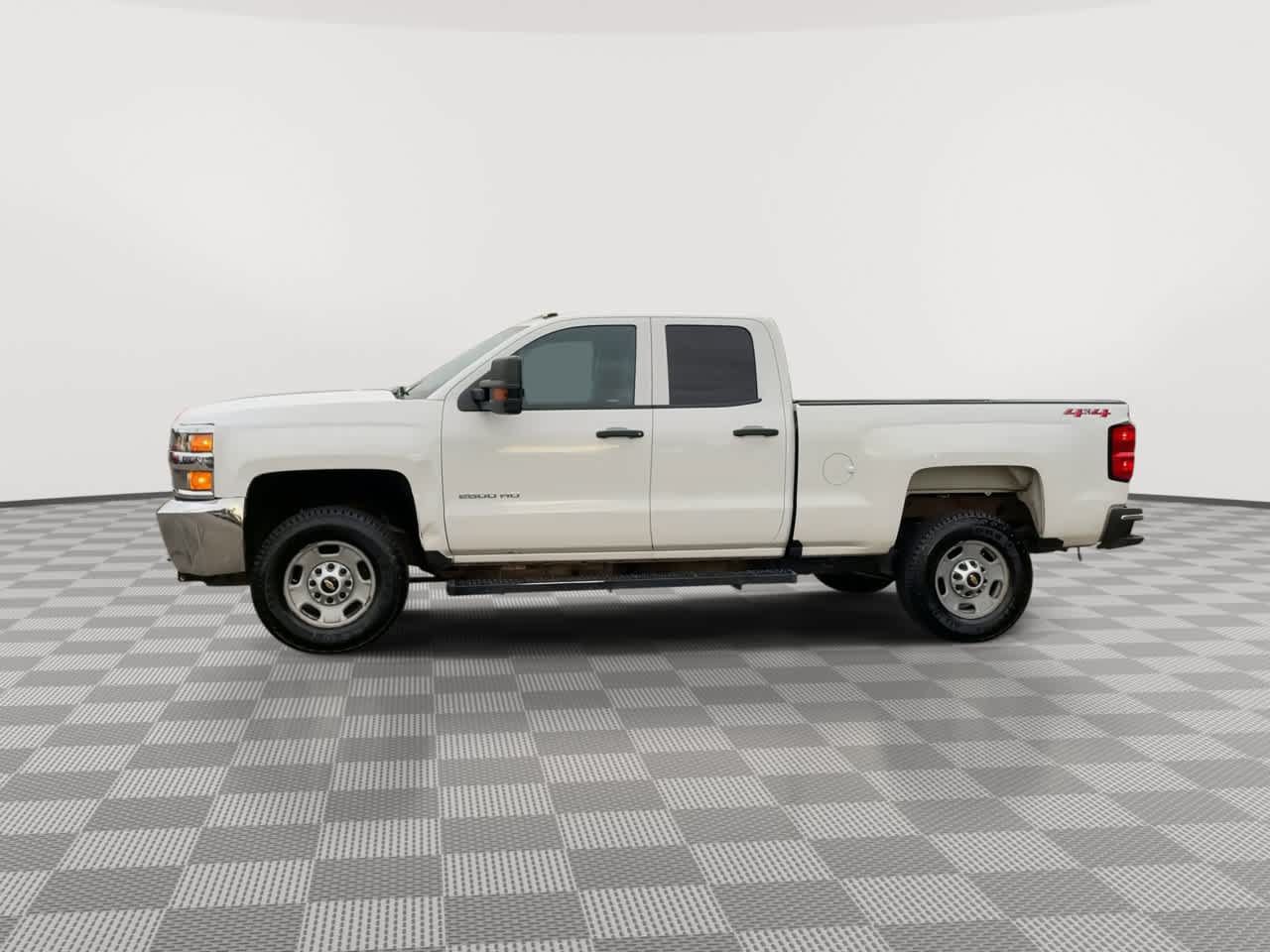 Used 2019 Chevrolet Silverado 2500 W/T AWD/4WD image 5