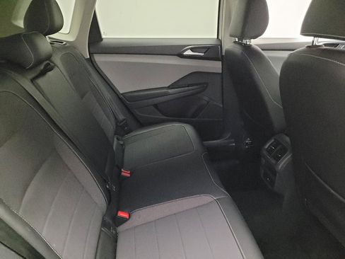 Used 2023 Volkswagen Taos SE image 19