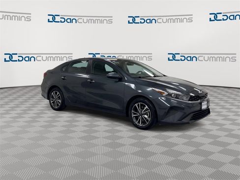Used 2023 Kia Forte LXS image 2