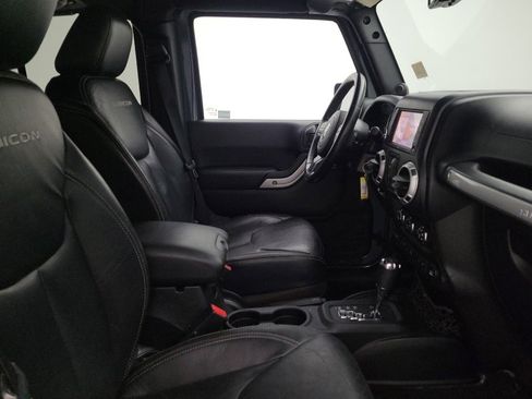 Used 2014 Jeep Wrangler Unlimited Rubicon w/ Dual Top Group AWD/4WD image 21