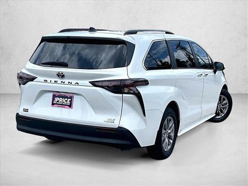Used 2024 Toyota Sienna XLE w/ XLE Plus Package FWD image 2