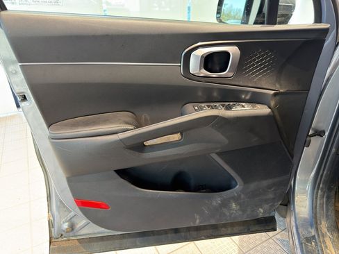 Used 2023 Kia Sorento LX image 12