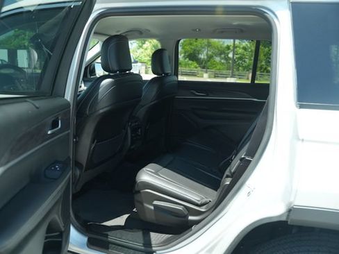 Used 2023 Jeep Grand Cherokee L Limited w/ Luxury Tech Group II AWD/4WD image 15