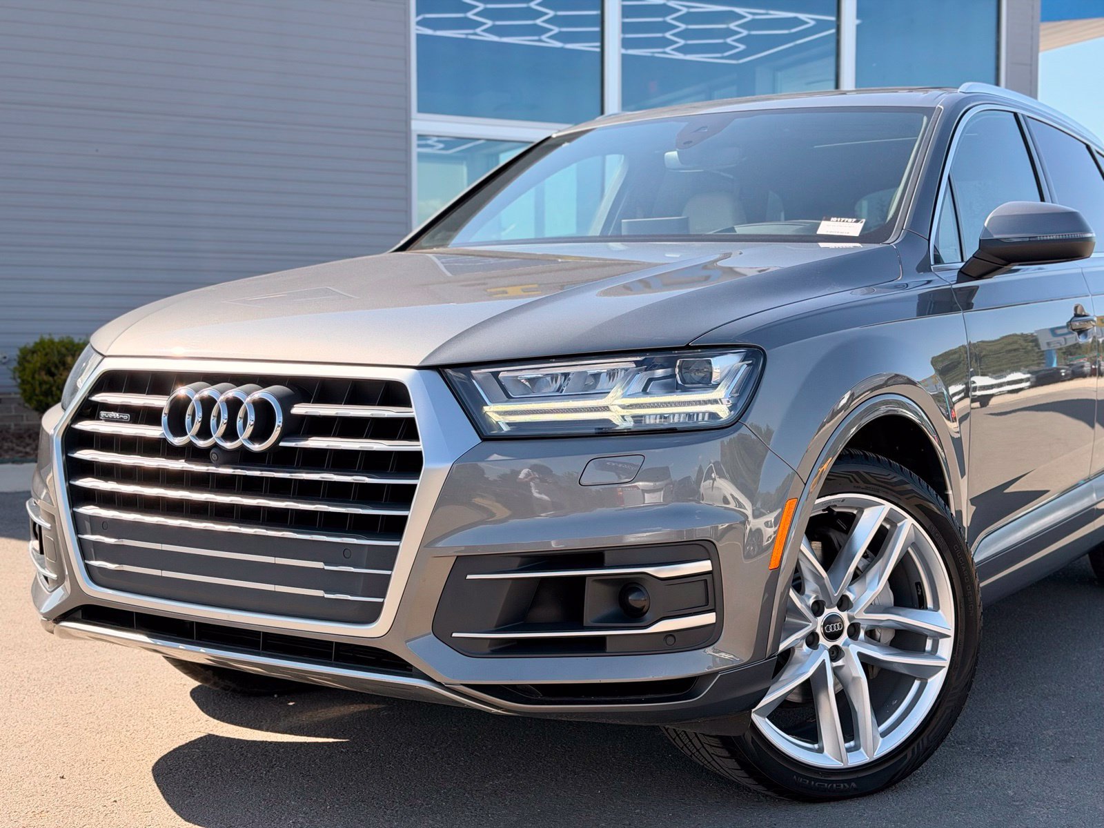 Used 2018 Audi Q7 3.0T Prestige w/ Prestige Package AWD/4WD image 2