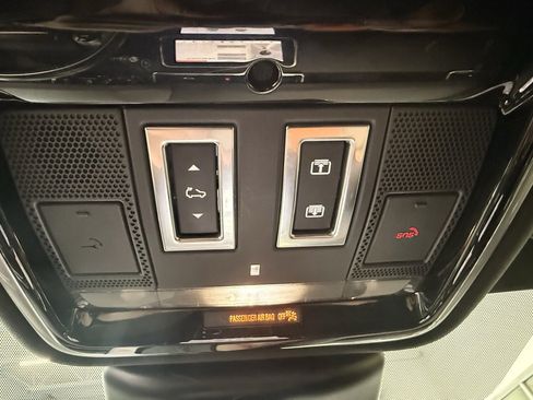 Used 2020 Land Rover Range Rover Velar R-Dynamic S image 27