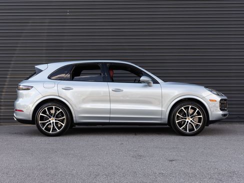 Certified 2023 Porsche Cayenne Turbo S AWD/4WD image 8