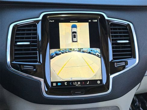 Used 2024 Volvo XC90 B6 Plus image 31