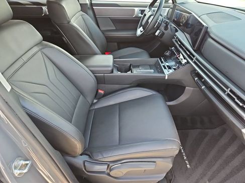 Used 2025 Hyundai Santa Fe SEL FWD image 13