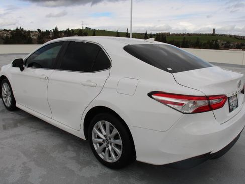 Certified 2019 Toyota Camry LE image 5