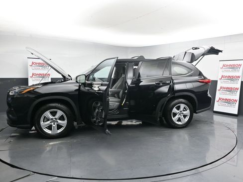 Used 2023 Toyota Highlander L image 45