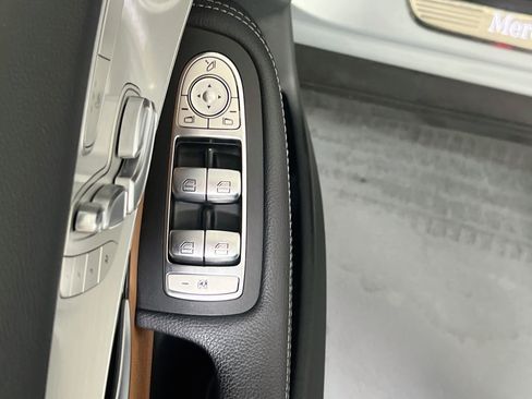 Used 2021 Mercedes-Benz GLC 300 4MATIC image 17
