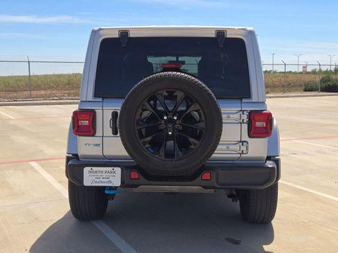 Certified 2023 Jeep Wrangler Unlimited Sahara w/ Cold Weather Group AWD/4WD image 4
