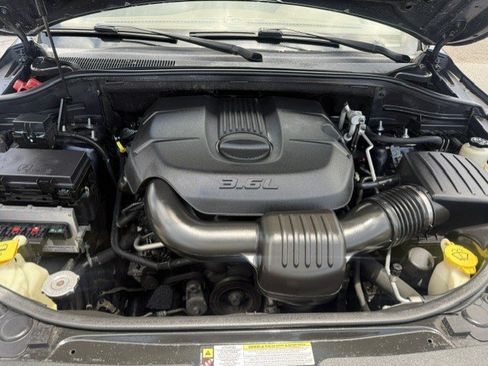 Used 2011 Jeep Grand Cherokee Laredo RWD image 8