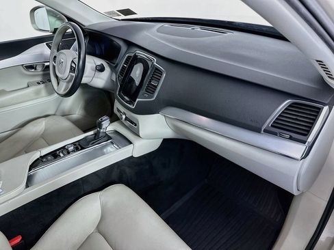 Used 2018 Volvo XC90 T6 Momentum w/ Convenience Package AWD/4WD image 30