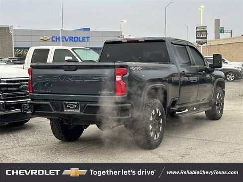 Used 2020 Chevrolet Silverado 2500 Custom w/ Custom Value Package image 4