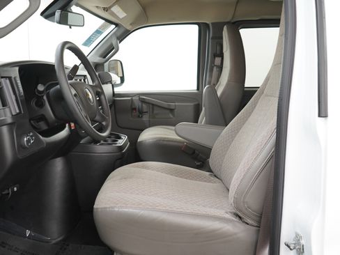 Used 2025 Chevrolet Express 3500 LT w/ LT Preferred Equipment Group RWD image 18